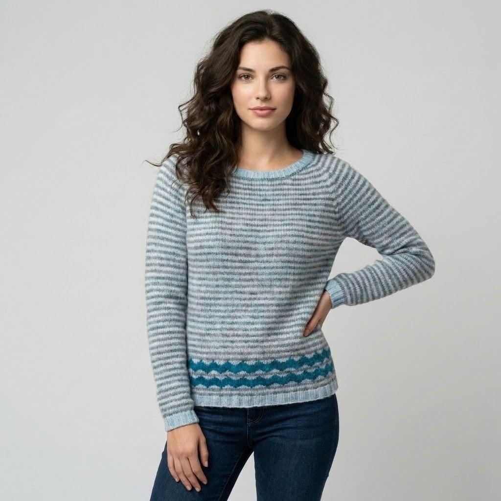 Άνετο ριγέ πουλόβερ με μαλακή υφή και χαλαρή γραμμή