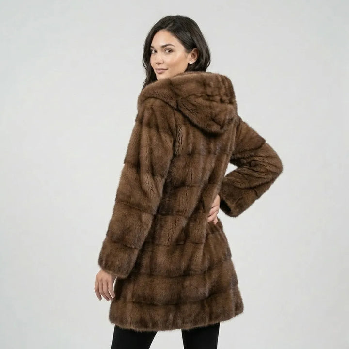 Μακρύ oversized παλτό από συνθετική γούνα με κουκούλα" can be rewritten as:

"Μακρύ oversized παλτό με κουκούλα από συνθετική γούνα