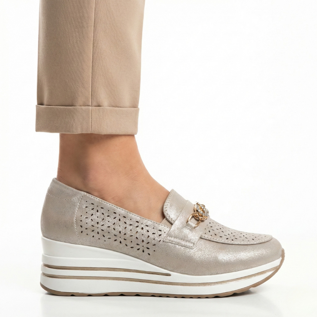 "Coline | Κλασικά Μοκασίνια" can be rewritten as "Coline | Classic Moccasins".