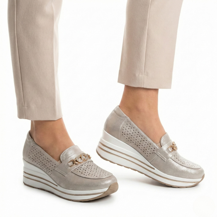 "Coline | Κλασικά Μοκασίνια" can be rewritten as "Coline | Classic Moccasins".