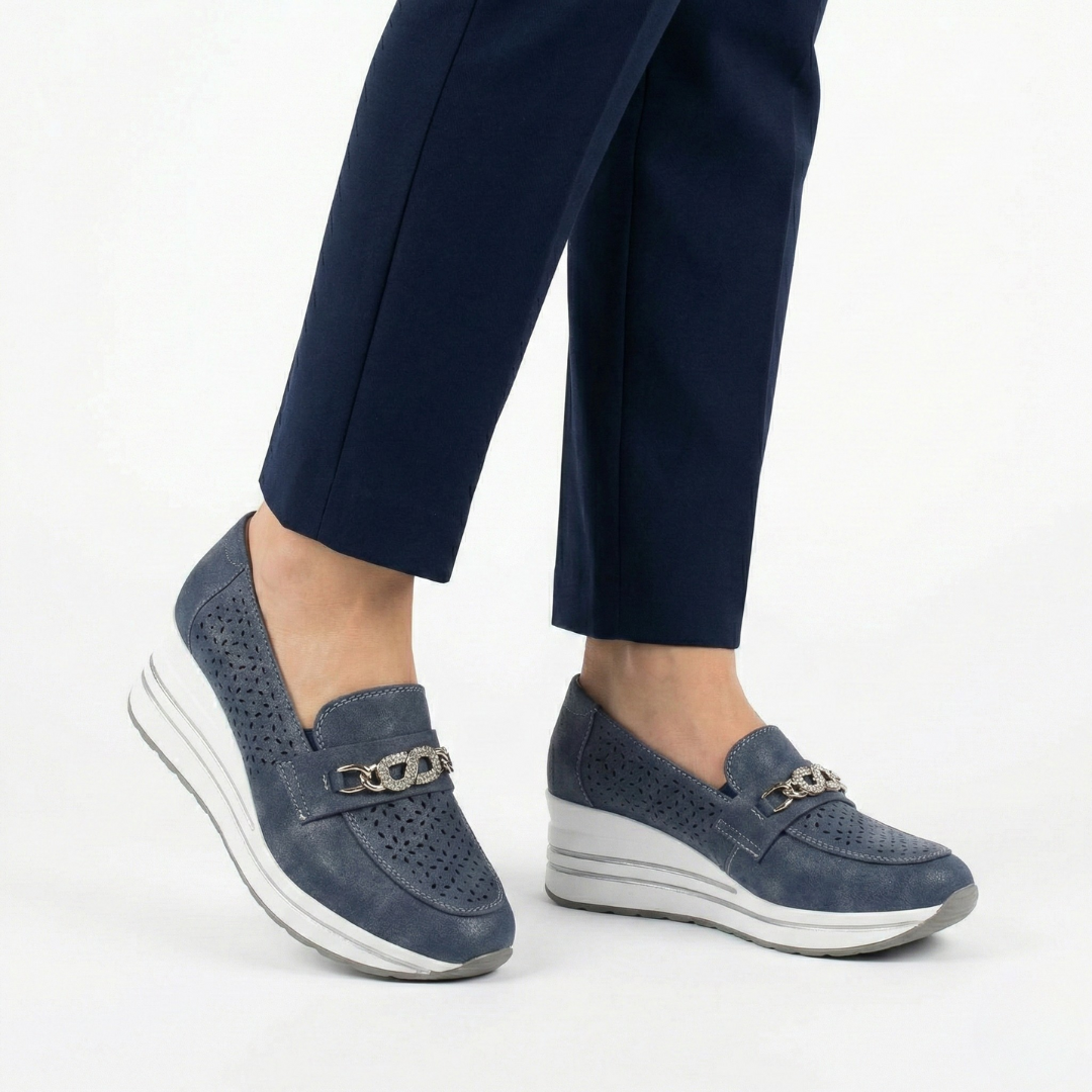 "Coline | Κλασικά Μοκασίνια" can be rewritten as "Coline | Classic Moccasins".