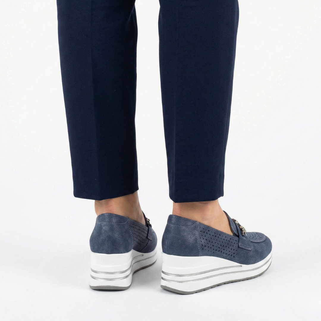 "Coline | Κλασικά Μοκασίνια" can be rewritten as "Coline | Classic Moccasins".