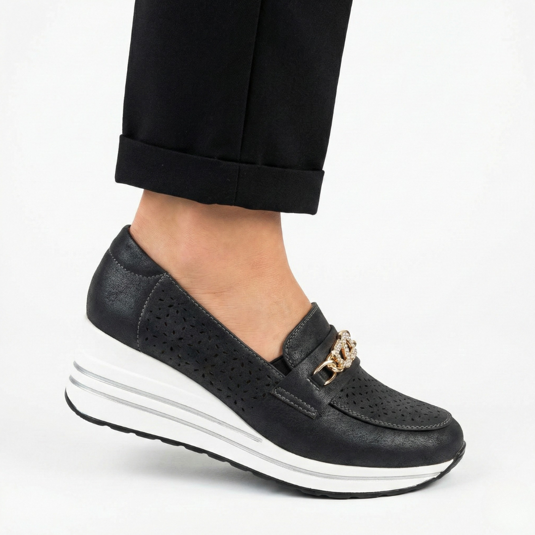 "Coline | Κλασικά Μοκασίνια" can be rewritten as "Coline | Classic Moccasins".
