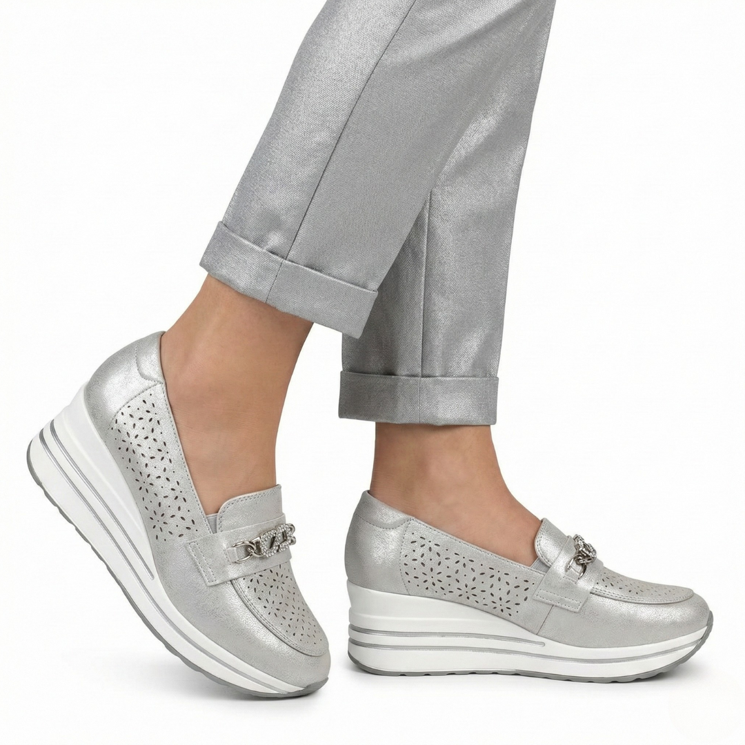 "Coline | Κλασικά Μοκασίνια" can be rewritten as "Coline | Classic Moccasins".