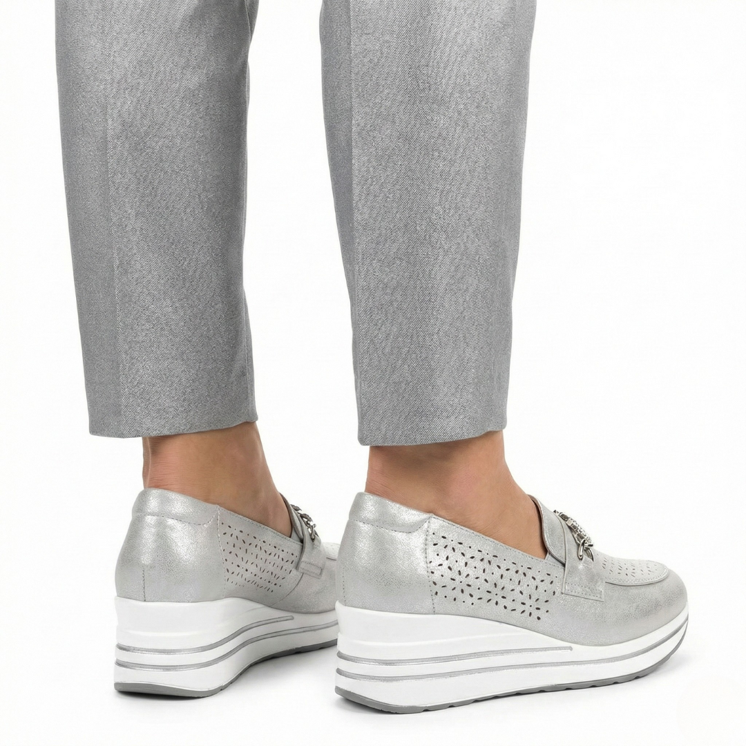"Coline | Κλασικά Μοκασίνια" can be rewritten as "Coline | Classic Moccasins".