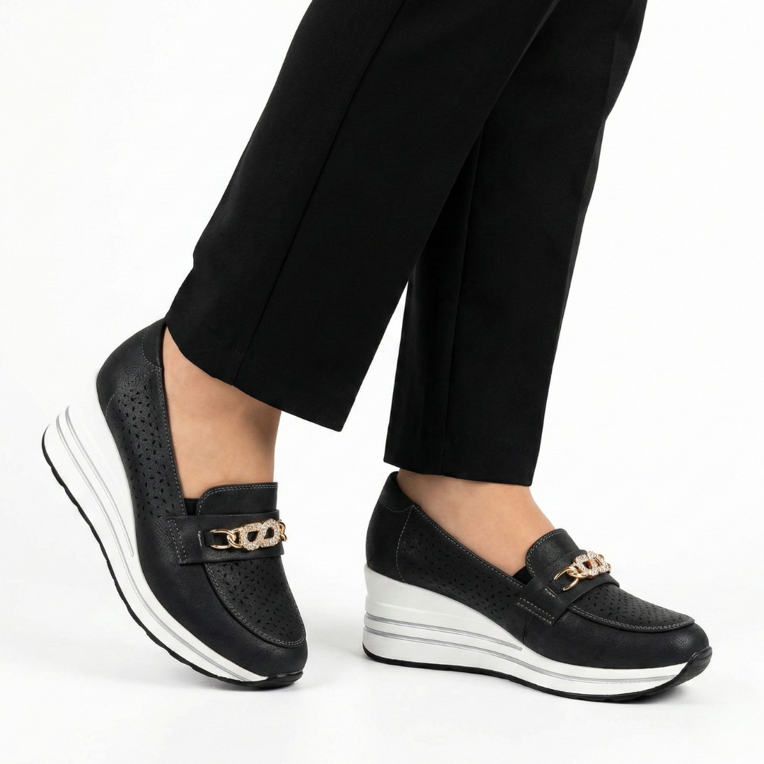 "Coline | Κλασικά Μοκασίνια" can be rewritten as "Coline | Classic Moccasins".