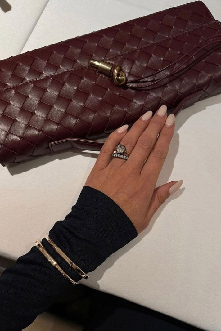 Τσάντα Clutch Melanie με Λεπτομέρεια Χρυσού Κόμπου