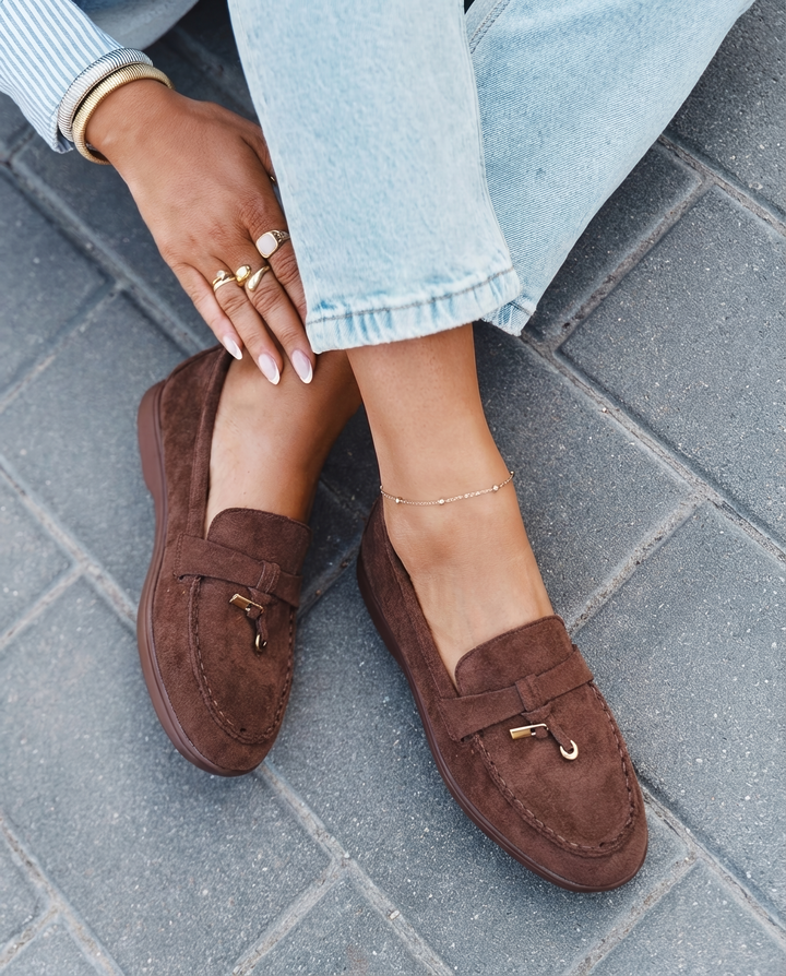 Κομψά loafers με μεταλλικά στοιχεία