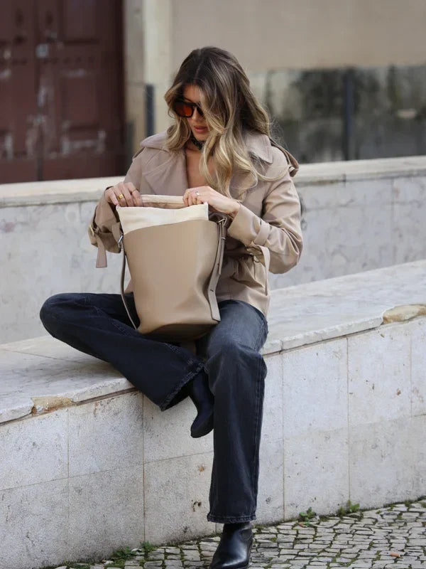Μπερλία | Τσάντα Hobo με Μινιμαλιστικές Γραμμές